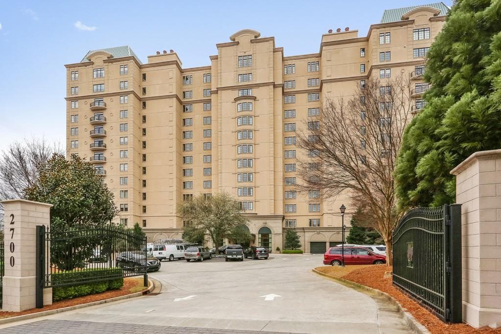 2 bedroom, 2 bathroom, 1,766 sq ft condominium sold at 2700 Paces Ferry Road 304, Atlanta, GA 30339