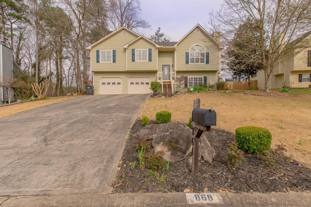 3 bedroom, 3 bathroom, 2,070 sq ft single family residence sold at 868 Grindstone Drive SW, Marietta, GA 30060