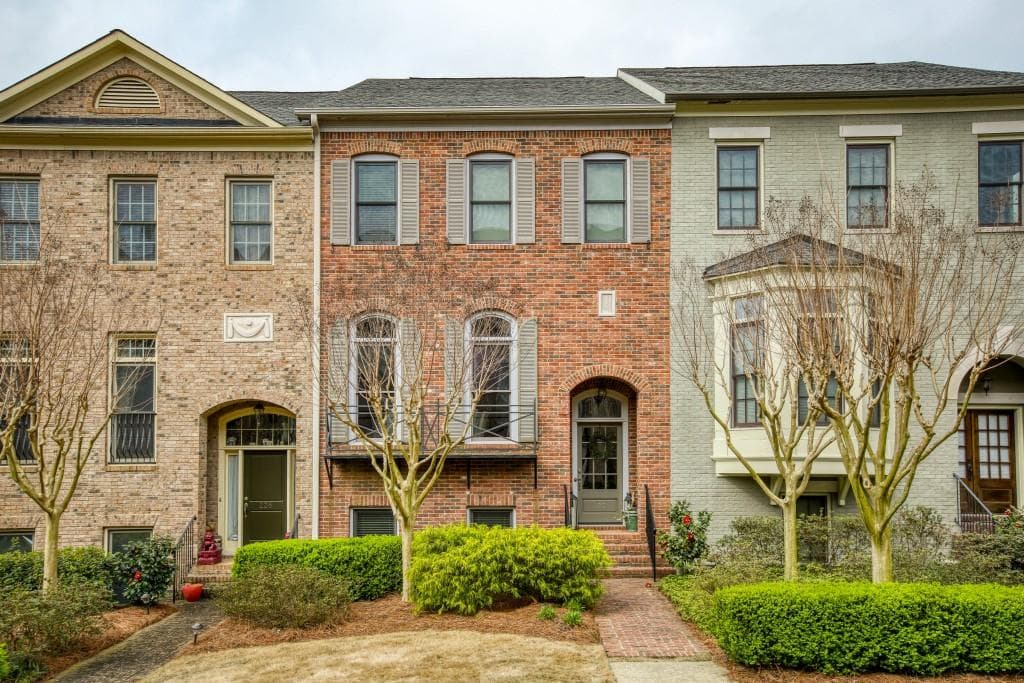 3 bedroom, 4 bathroom, 2,574 sq ft townhouse sold at 127 W Ridge Way 127, Roswell, GA 30076