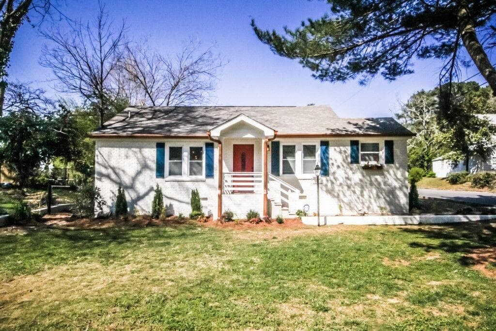 3 bedroom, 2 bathroom, 1,660 sq ft single family residence sold at 2671 Oldknow Drive, Atlanta, GA 30318