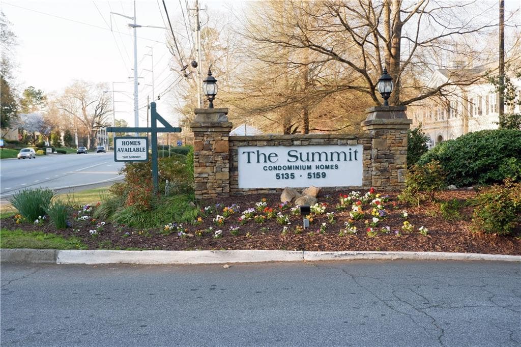 1 bedroom, 1 bathroom, 748 sq ft condominium sold at 5157 Roswell Road 7, Atlanta, GA 30342