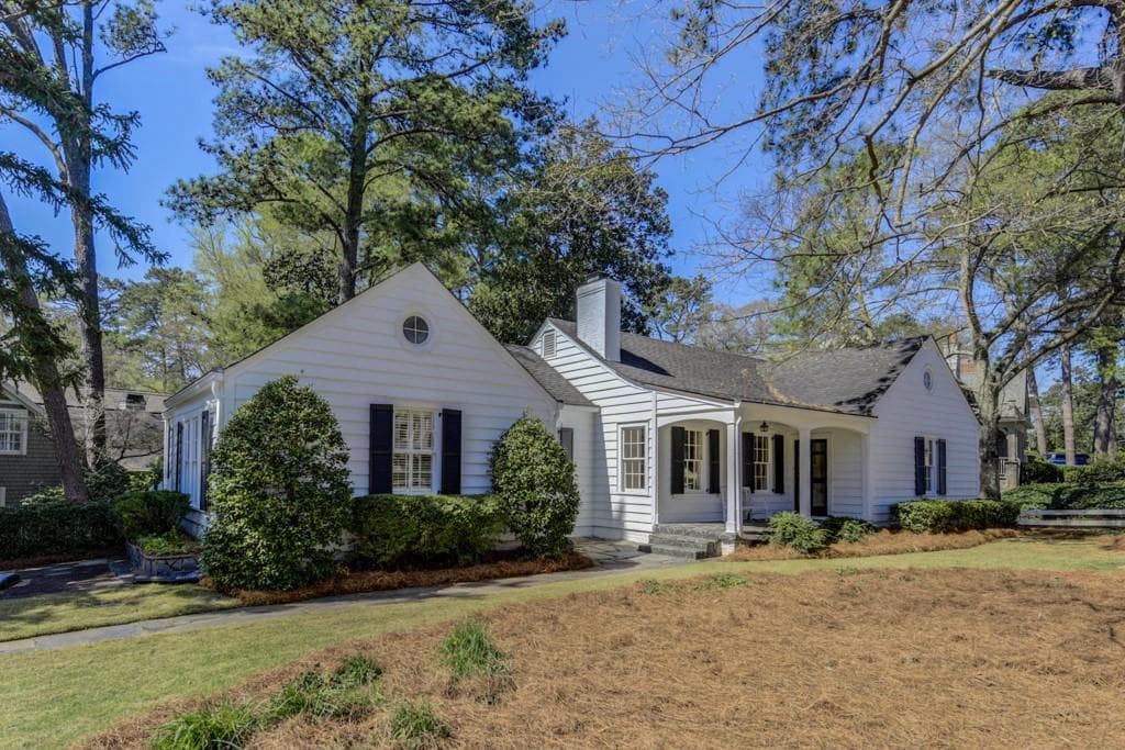 4 bedroom, 4 bathroom single family residence sold at 835 Glenbrook Drive, Atlanta, GA 30318