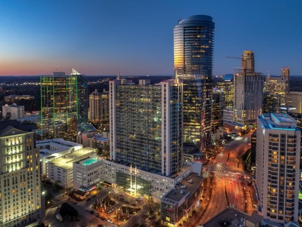 2 bedroom, 2 bathroom, 1,238 sq ft condominium sold at 3324 Peachtree Road 2005, Atlanta, GA 30326