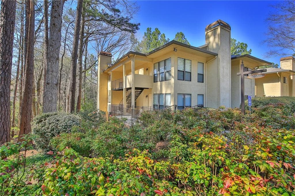 901 Lismore 901, Smyrna, GA 30080 — most recent listing photo