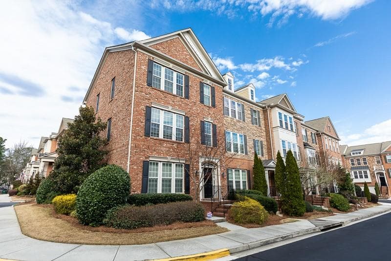3 bedroom, 4 bathroom, 2,184 sq ft townhouse sold at 2801 Loftview Square 7, Atlanta, GA 30339