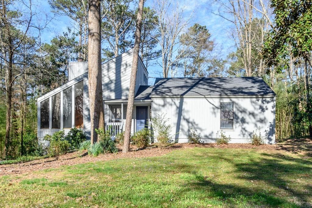 3 bedroom, 2 bathroom, 2,504 sq ft single family residence sold at 2885 HILL PARK Court, Marietta, GA 30062