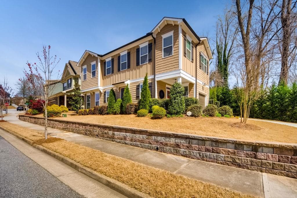 2 bedroom, 3 bathroom, 1,707 sq ft single family residence sold at 1585 Habershal Drive, Atlanta, GA 30318