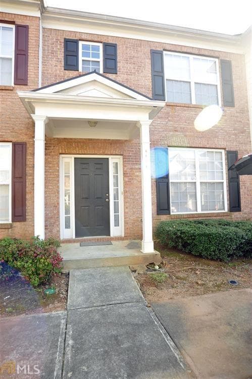 2 bedroom, 3 bathroom townhouse sold at 4864 Hairston Park Square, Stone Mountain, GA 30083