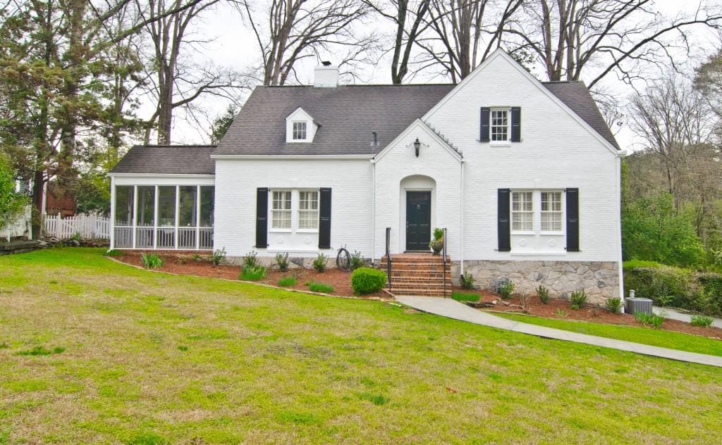 3 bedroom, 2 bathroom, 2,092 sq ft single family residence sold at 3927 N Stratford Road, Atlanta, GA 30342