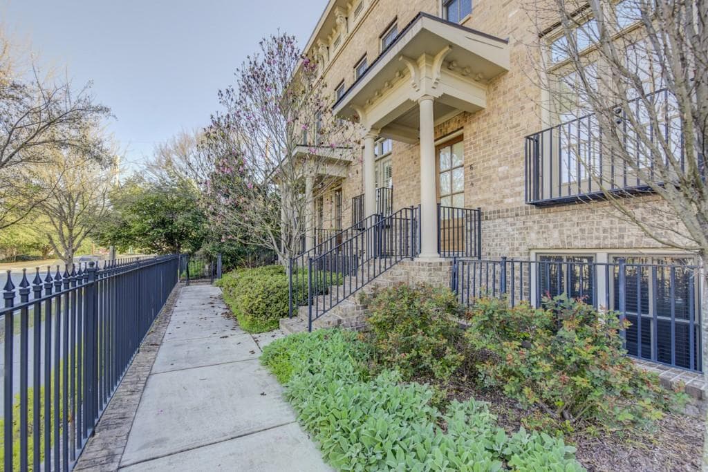 3 bedroom, 4 bathroom, 2,142 sq ft townhouse sold at 634 ANSLEY Circle, Atlanta, GA 30324