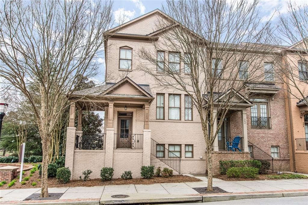 4 bedroom, 3 bathroom, 2,200 sq ft townhouse sold at 300 Suwanee Avenue, Suwanee, GA 30024