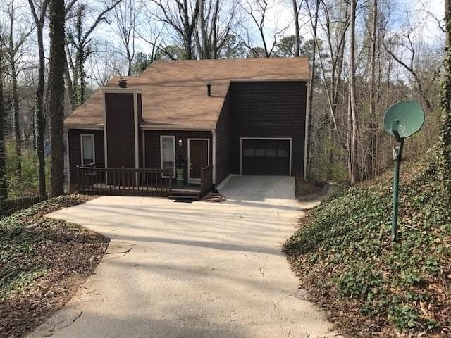3 bedroom, 3 bathroom, 1,525 sq ft single family residence sold at 6812 Knollwood Drive, Douglasville, GA 30135