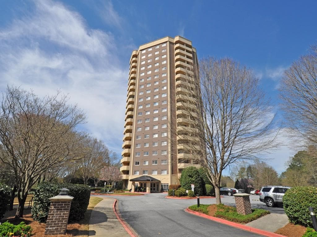 3 bedroom, 2 bathroom, 1,430 sq ft condominium sold at 1501 Clairmont Road 631, Decatur, GA 30033