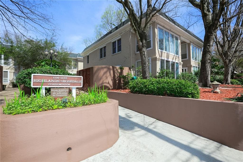2 bedroom, 1 bathroom, 980 sq ft condominium sold at 1122 Rosedale Drive B4, Atlanta, GA 30306