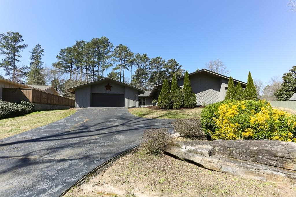 795 Fairfield Drive, Marietta, GA 30068 — most recent listing photo