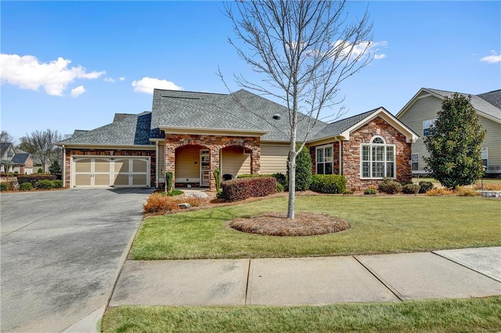 2 bedroom, 2 bathroom, 1,947 sq ft single family residence sold at 321 Shade Tree Circle, Woodstock, GA 30188