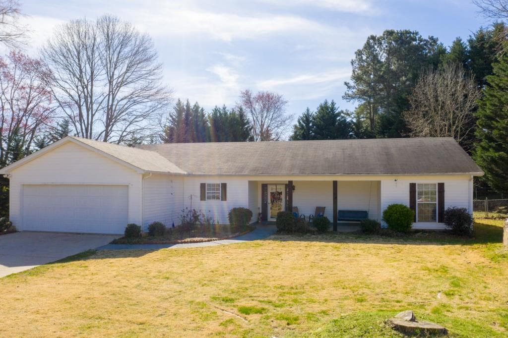 3 bedroom, 2 bathroom, 1,795 sq ft single family residence sold at 3920 Valleybrook Court, Gainesville, GA 30506