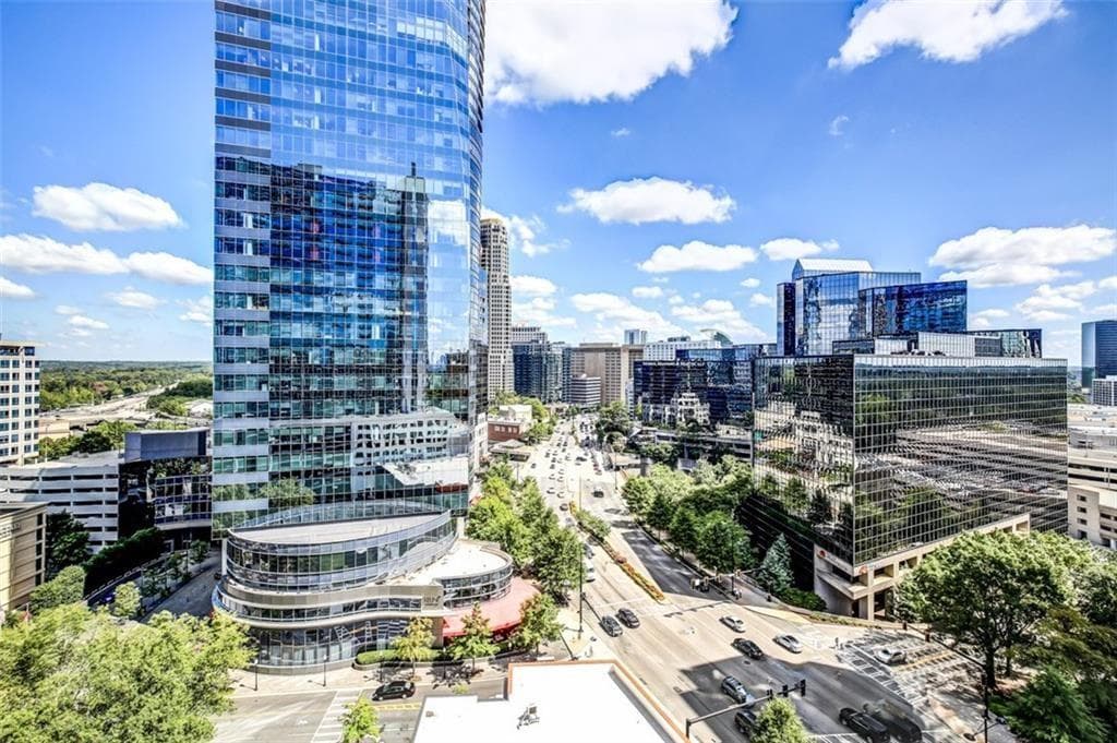 1 bedroom, 1 bathroom, 734 sq ft condominium sold at 3324 Peachtree Road 2113, Atlanta, GA 30326
