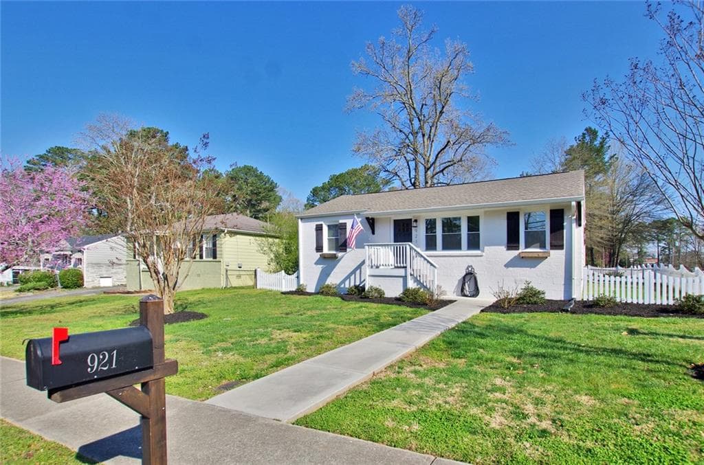 3 bedroom, 2 bathroom, 1,128 sq ft single family residence sold at 921 Bank Street, Smyrna, GA 30080