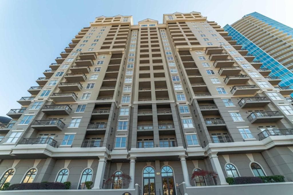 1 bedroom, 1 bathroom, 793 sq ft condominium sold at 3334 Peachtree Road 1211, Atlanta, GA 30326