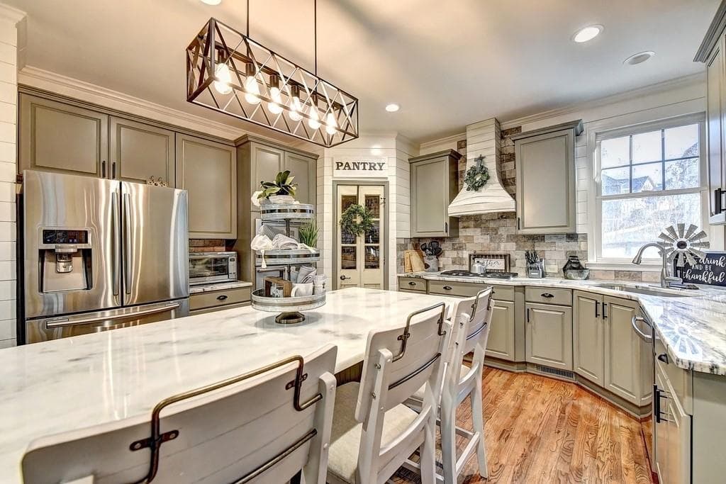 5 bedroom, 4 bathroom, 3,800 sq ft single family residence sold at 998 POPLAR MILL Court, Buford, GA 30518