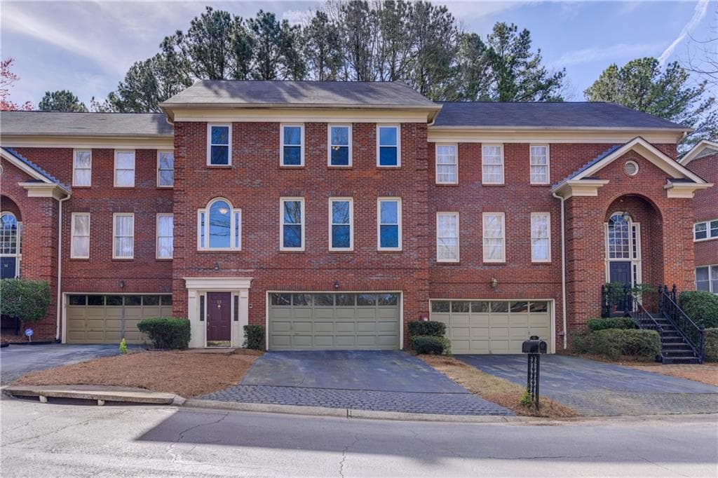 3 bedroom, 4 bathroom, 3,111 sq ft townhouse sold at 7155 Roswell Road 13, Atlanta, GA 30328
