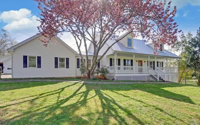 3 bedroom, 4 bathroom single family residence sold at 7570 Saddle Creek Road, Gainesville, GA 30506