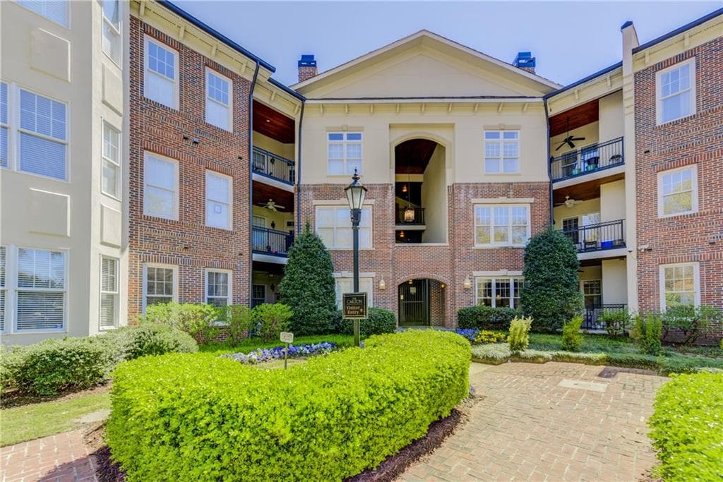 1 bedroom, 1 bathroom, 1,086 sq ft condominium sold at 825 Highland Lane 1117, Atlanta, GA 30306