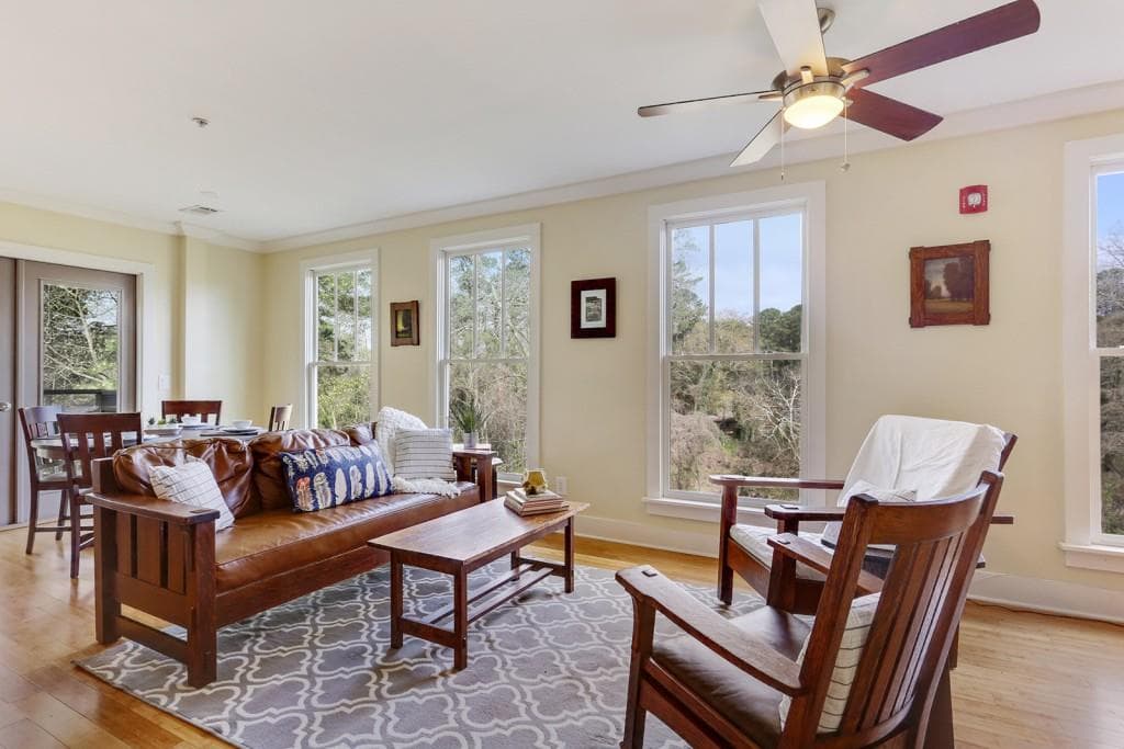 2 bedroom, 2 bathroom, 1,089 sq ft condominium sold at 1628 Briarcliff Road 6, Atlanta, GA 30306