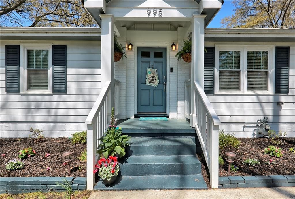 3 bedroom, 2 bathroom, 1,336 sq ft single family residence sold at 995 Dell Avenue, Smyrna, GA 30080