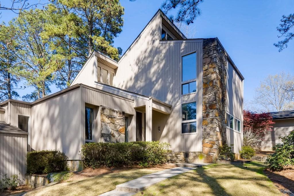 3 bedroom, 4 bathroom, 1,926 sq ft single family residence sold at 260 Rhine Drive, Alpharetta, GA 30022