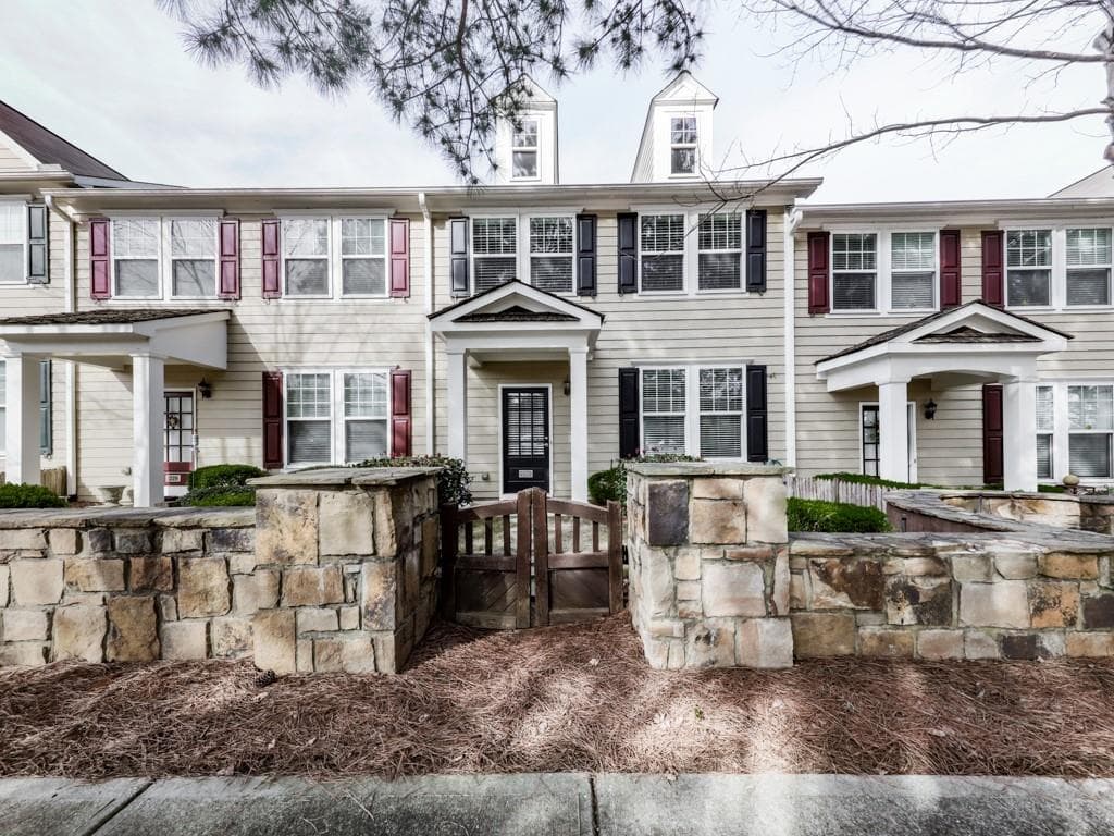 3 bedroom, 3 bathroom, 1,596 sq ft townhouse sold at 231 River Green Avenue, Canton, GA 30114