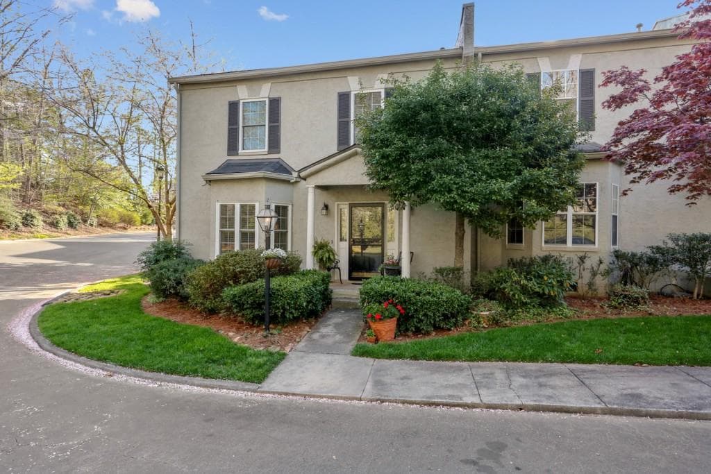 3 bedroom, 4 bathroom, 2,350 sq ft townhouse sold at 5996 Mitchell Road 21, Atlanta, GA 30328