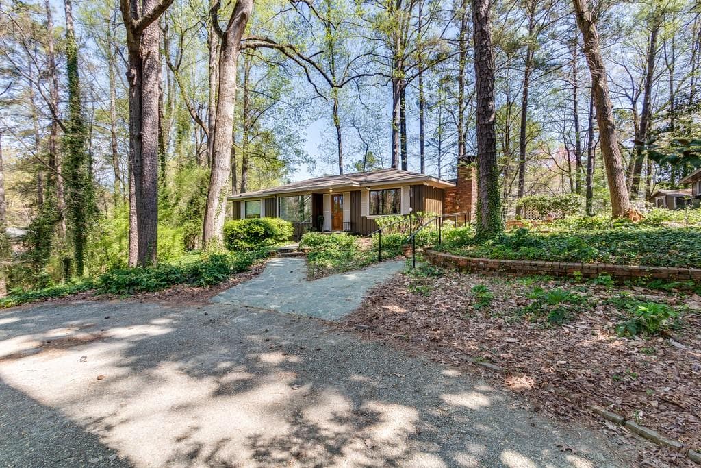 3 bedroom, 2 bathroom, 1,780 sq ft single family residence sold at 2604 N Druid Hills Road, Atlanta, GA 30329