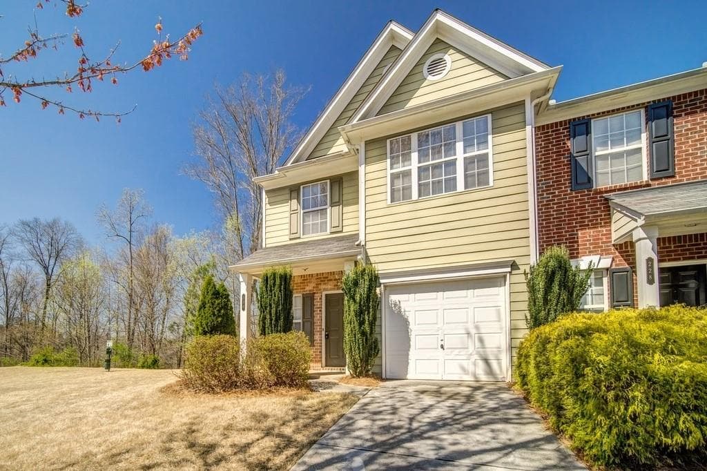 3 bedroom, 3 bathroom, 1,656 sq ft townhouse sold at 230 MAGNOLIA LEAF Drive, Woodstock, GA 30188