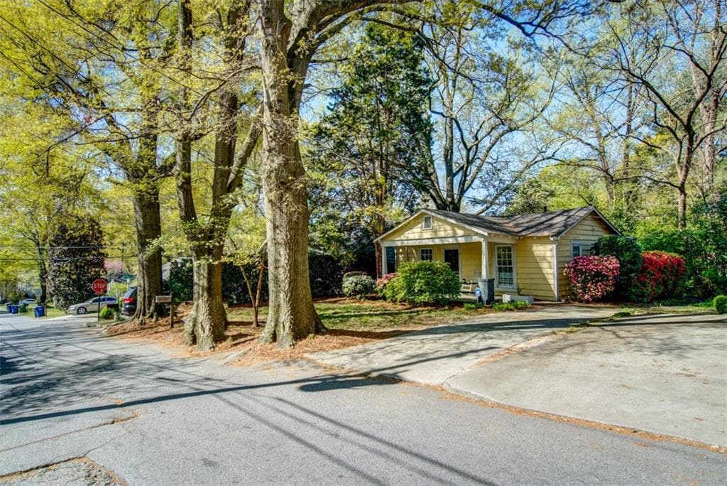 2 bedroom, 1 bathroom, 876 sq ft single family residence sold at 1634 Tallulah Street, Atlanta, GA 30318