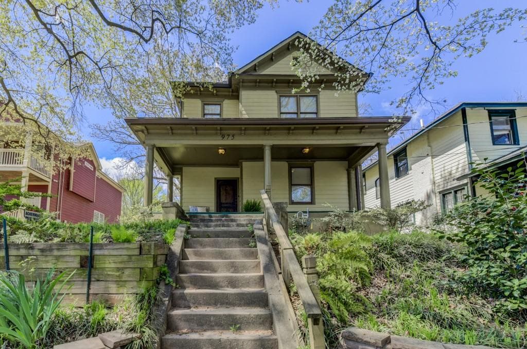 3 bedroom, 3 bathroom, 2,304 sq ft single family residence sold at 975 Hank Aaron Drive, Atlanta, GA 30315