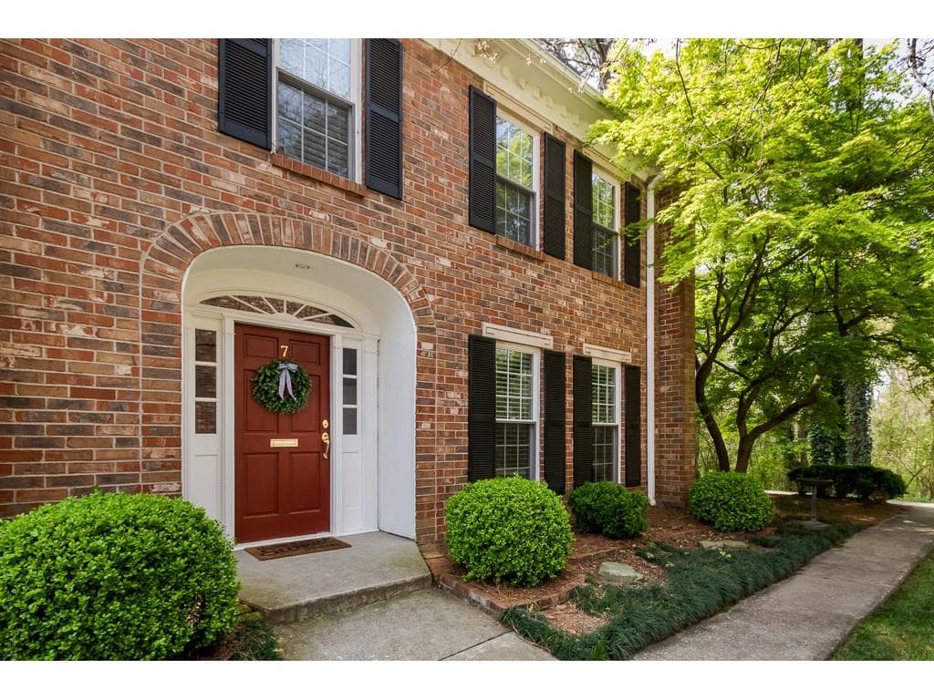 3 bedroom, 3 bathroom, 1,560 sq ft townhouse sold at 7 Independence Place, Atlanta, GA 30318