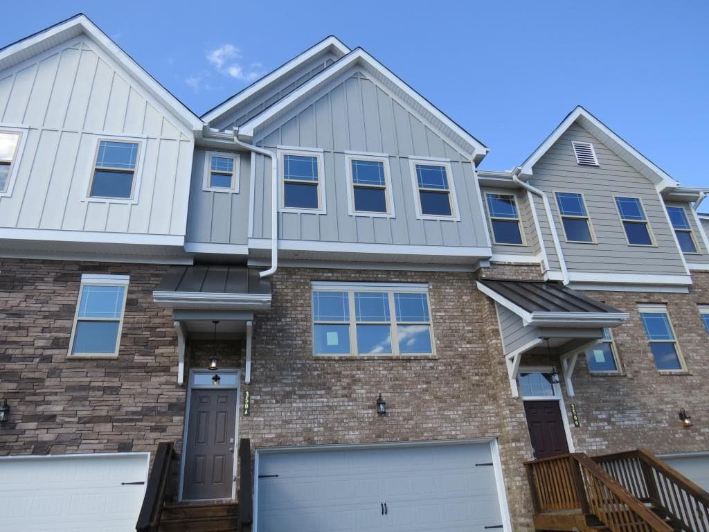 3 bedroom, 4 bathroom, 2,084 sq ft townhouse sold at 3504 Abbey Way, Gainesville, GA 30507