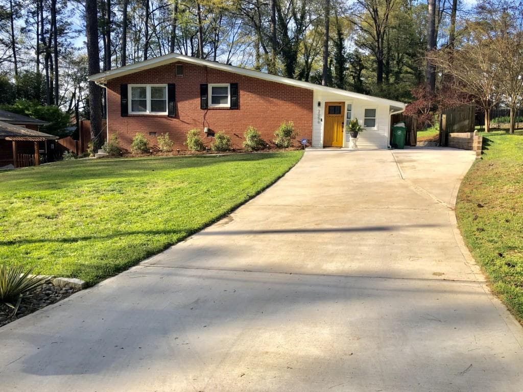 3056 Vine Circle, Decatur, GA 30033 — most recent listing photo