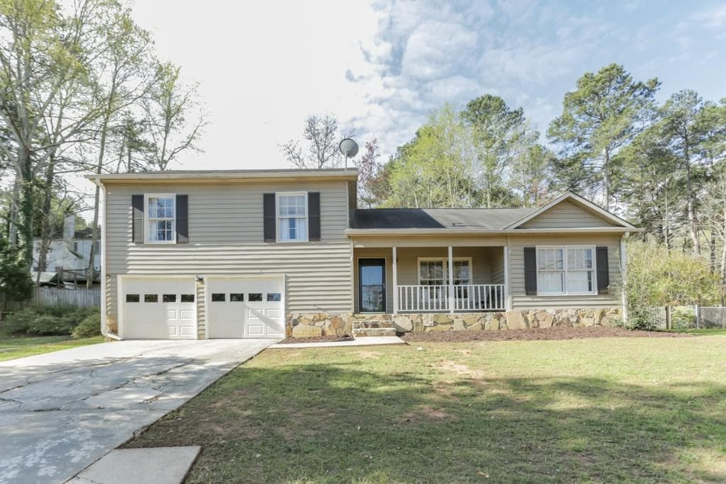 3 bedroom, 2 bathroom, 2,308 sq ft single family residence sold at 700 Cranberry Place, Roswell, GA 30076