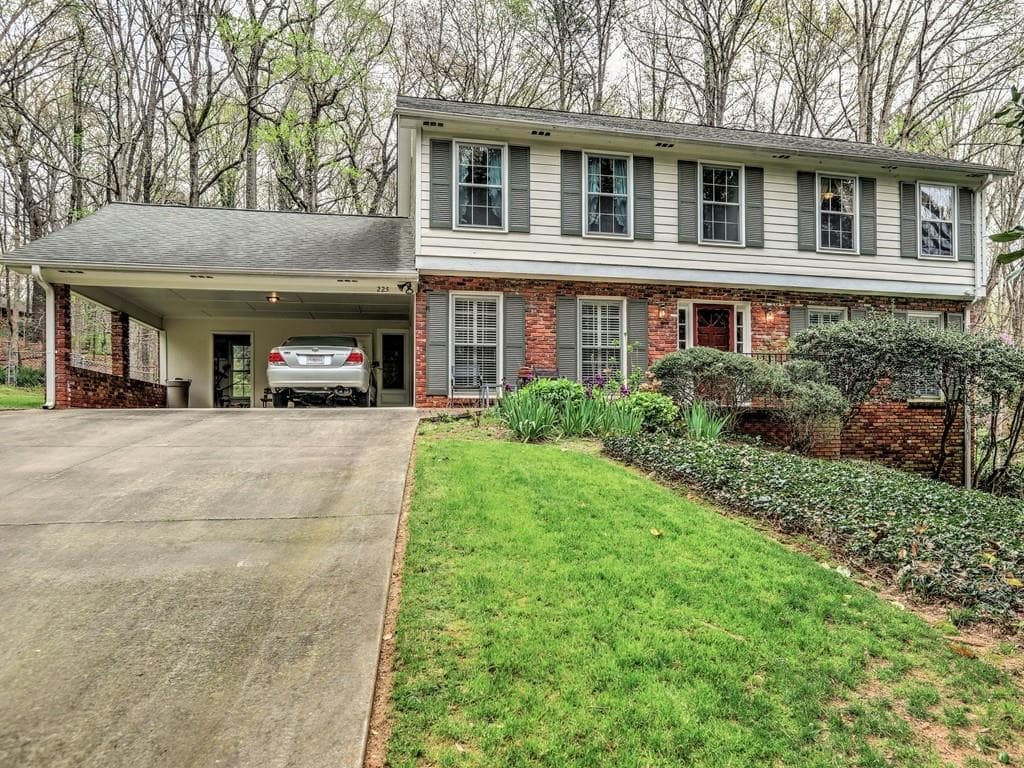 225 Glencourtney Drive, Sandy Springs, GA 30328 — most recent listing photo