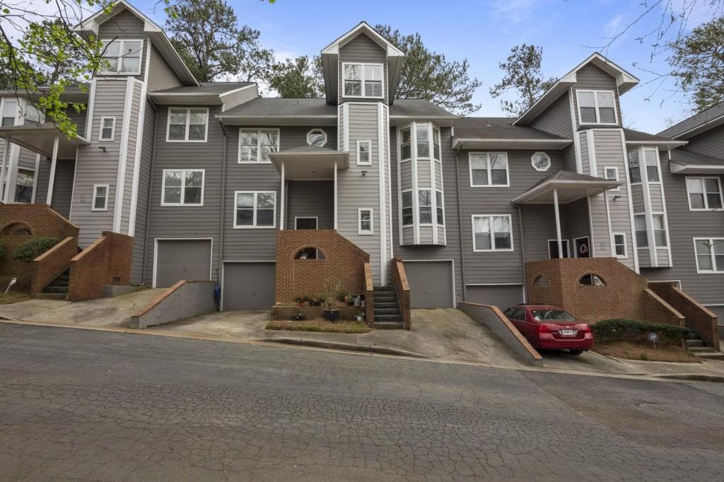 3 bedroom, 2 bathroom, 1,758 sq ft condominium sold at 904 Ivy Green Lane 904, Marietta, GA 30067