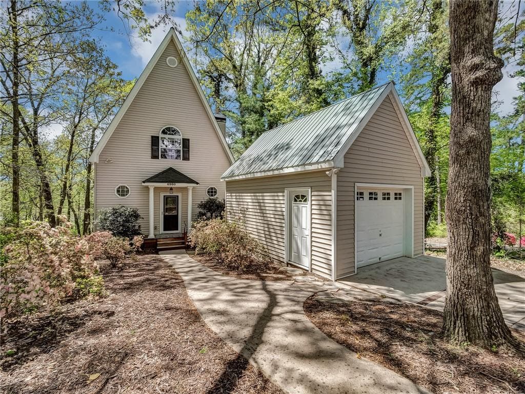 2 bedroom, 2 bathroom, 1,314 sq ft single family residence sold at 6980 Diana Circle, Gainesville, GA 30506