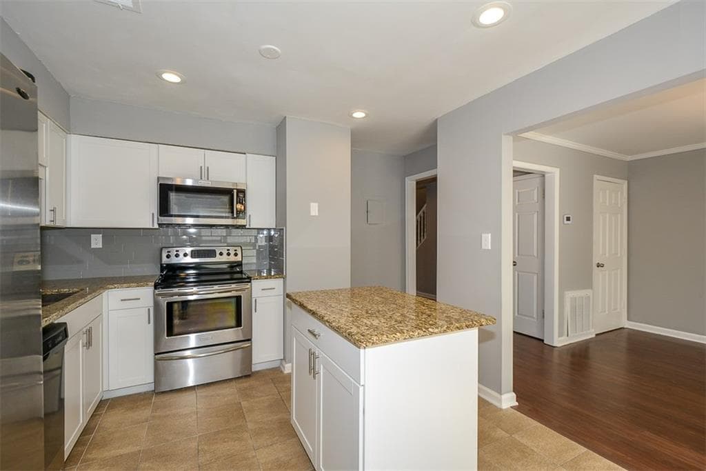 200 Peachtree Hollow Court, Sandy Springs, GA 30328 — most recent listing photo