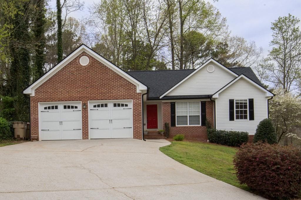 3 bedroom, 2 bathroom, 1,312 sq ft single family residence sold at 5505 RIVERCHASE Drive, Flowery Branch, GA 30542
