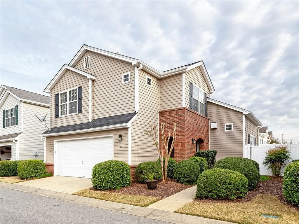 2 bedroom, 3 bathroom, 1,298 sq ft single family residence sold at 220 W Oaks Place, Woodstock, GA 30188