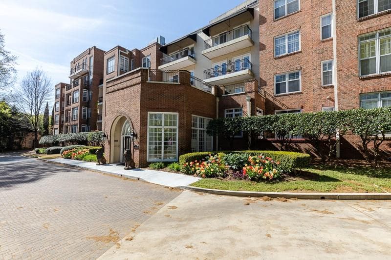 2 bedroom, 2 bathroom, 1,065 sq ft condominium sold at 175 15th Street 301, Atlanta, GA 30309