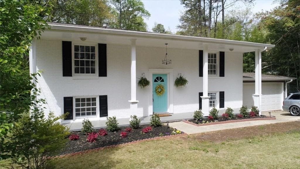3 bedroom, 3 bathroom, 2,508 sq ft single family residence sold at 1372 Sanden Ferry Drive, Decatur, GA 30033