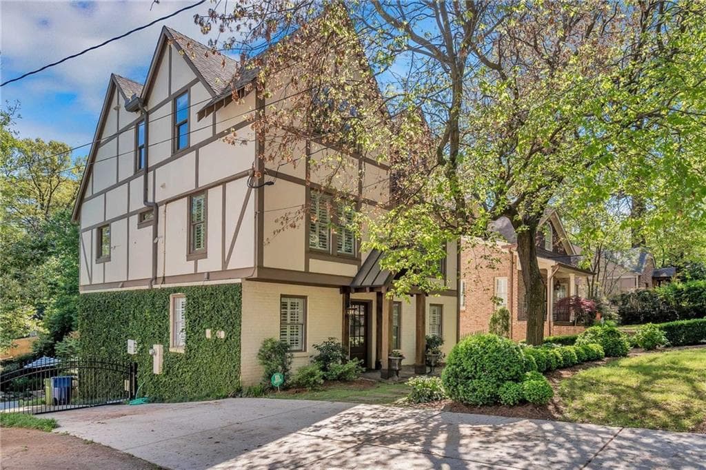 4 bedroom, 4 bathroom, 2,925 sq ft single family residence sold at 450 Deering Road, Atlanta, GA 30309
